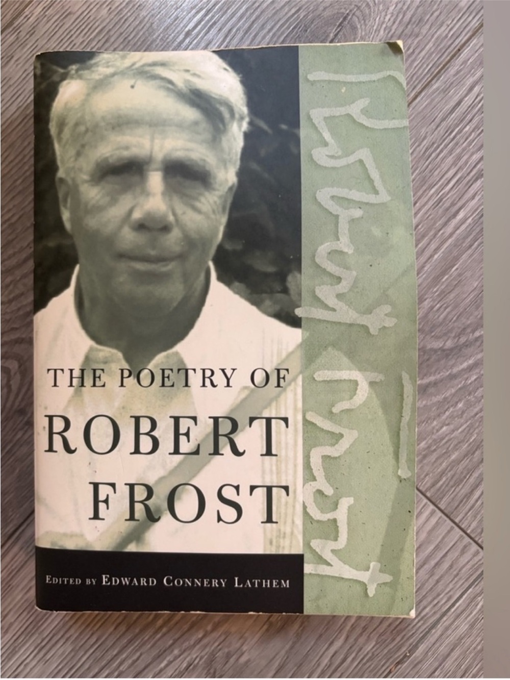 The Poetry of Robert Frost - Paperback Book, Green & Cream Cover